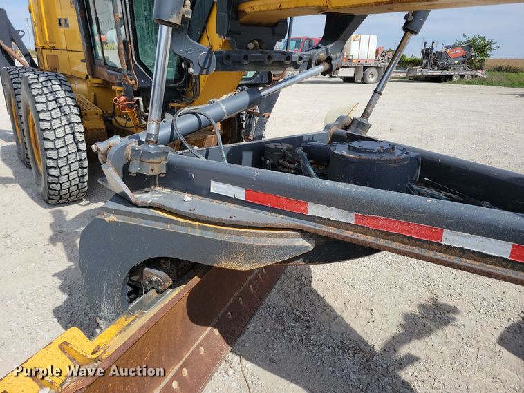 image for item DN3537 2013 John Deere 772G motor grader