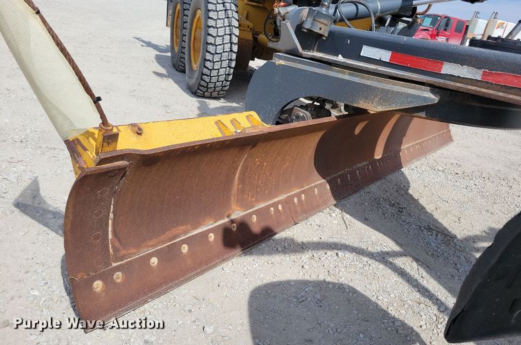 image for item DN3537 2013 John Deere 772G motor grader