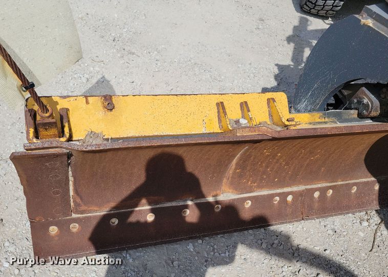 image for item DN3537 2013 John Deere 772G motor grader