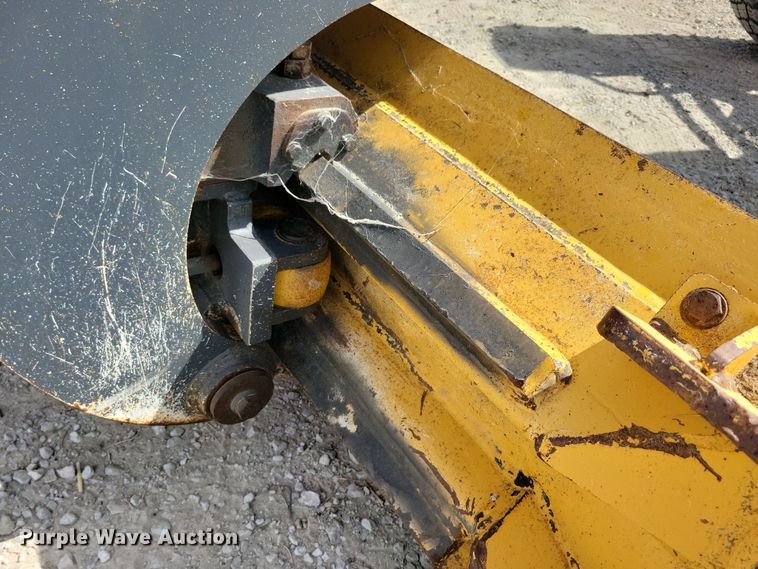 image for item DN3537 2013 John Deere 772G motor grader