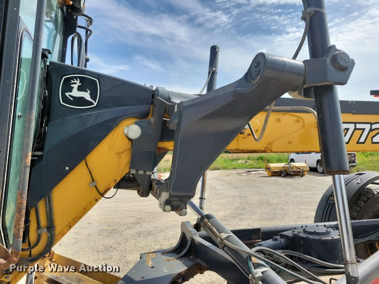 image for item DN3537 2013 John Deere 772G motor grader