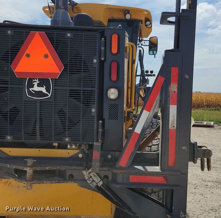 image for item DN3537 2013 John Deere 772G motor grader