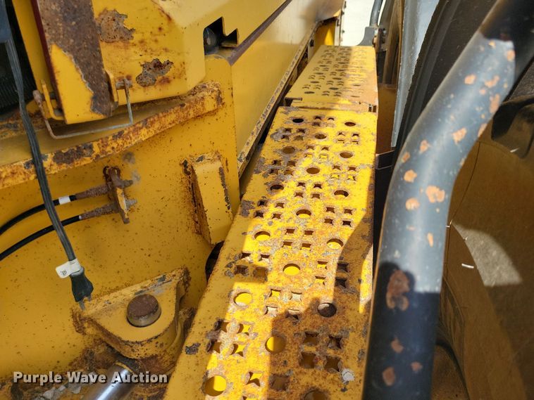 image for item DN3537 2013 John Deere 772G motor grader