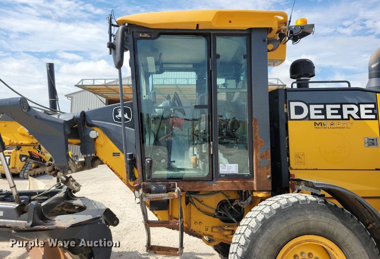 image for item DN3537 2013 John Deere 772G motor grader