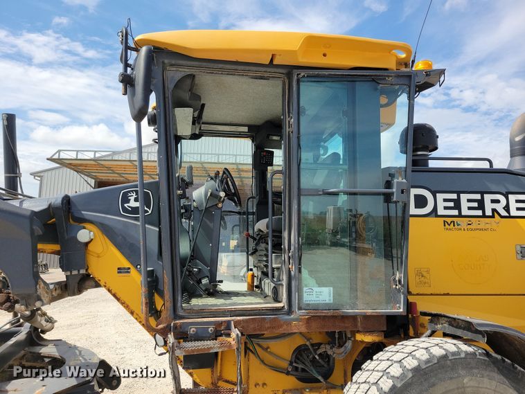image for item DN3537 2013 John Deere 772G motor grader