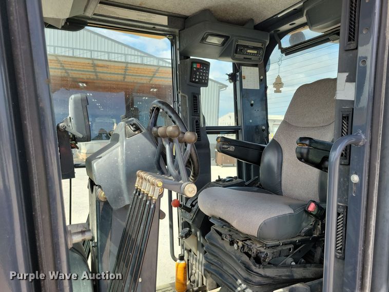 image for item DN3537 2013 John Deere 772G motor grader