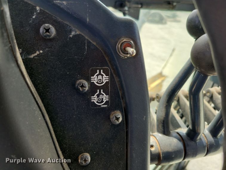 image for item DN3537 2013 John Deere 772G motor grader