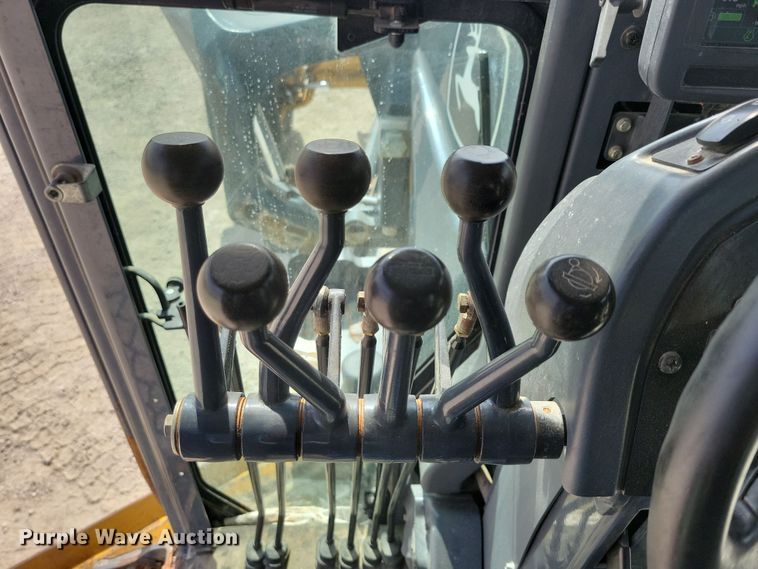 image for item DN3537 2013 John Deere 772G motor grader