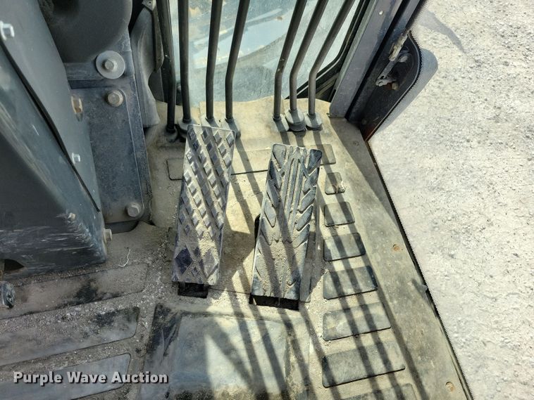 image for item DN3537 2013 John Deere 772G motor grader