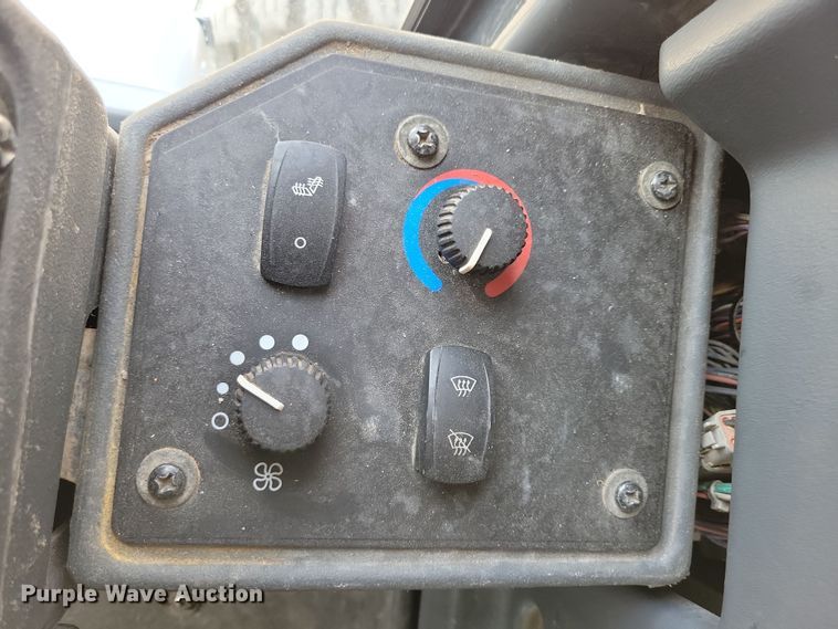 image for item DN3537 2013 John Deere 772G motor grader