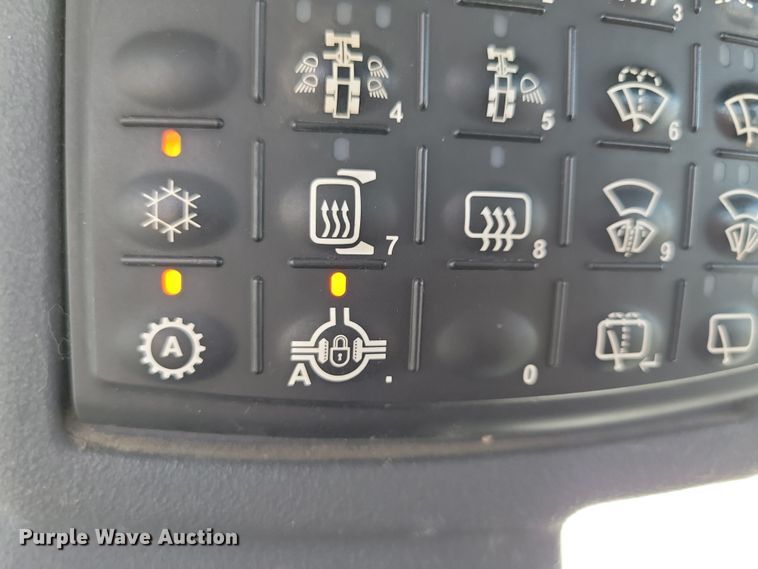 image for item DN3537 2013 John Deere 772G motor grader