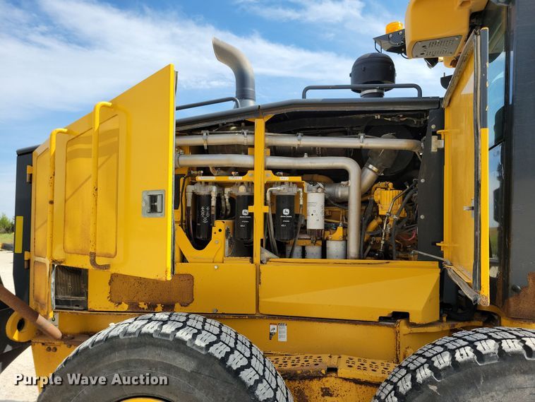 image for item DN3537 2013 John Deere 772G motor grader