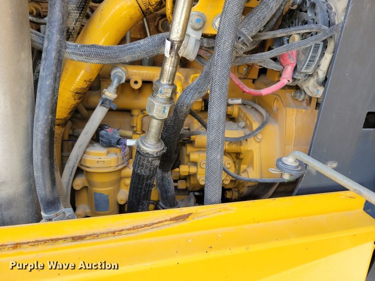 image for item DN3537 2013 John Deere 772G motor grader