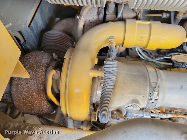 image for item DN3537 2013 John Deere 772G motor grader