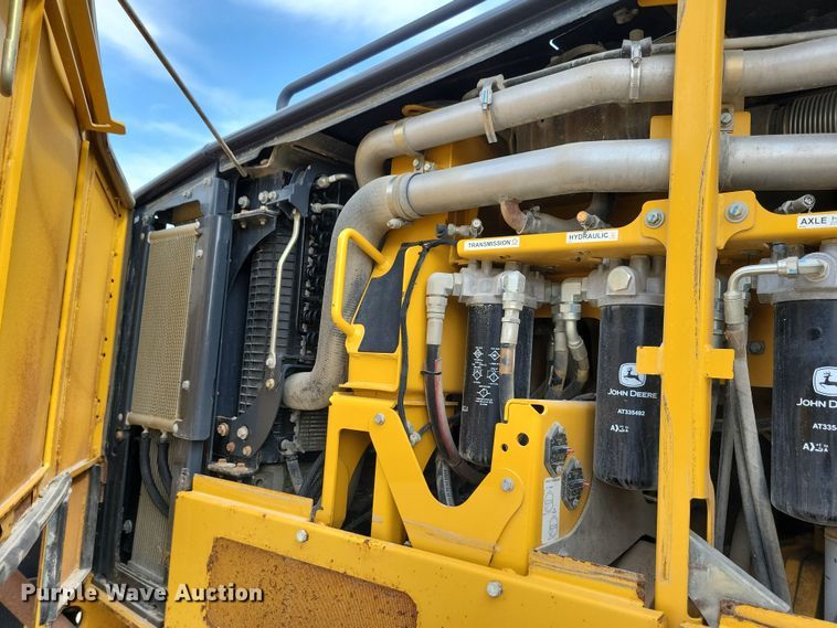 image for item DN3537 2013 John Deere 772G motor grader