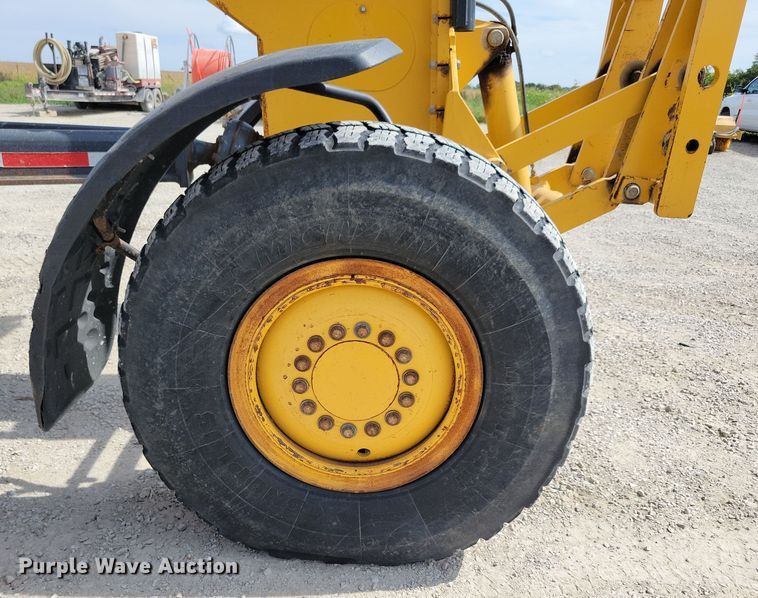 image for item DN3537 2013 John Deere 772G motor grader