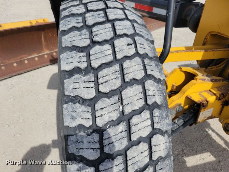 image for item DN3537 2013 John Deere 772G motor grader