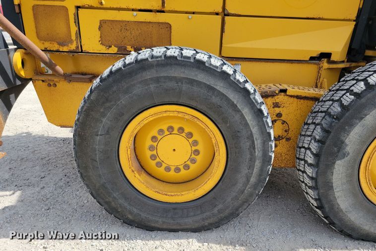 image for item DN3537 2013 John Deere 772G motor grader