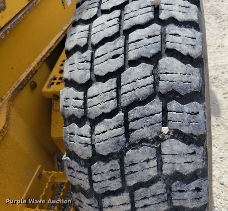 image for item DN3537 2013 John Deere 772G motor grader