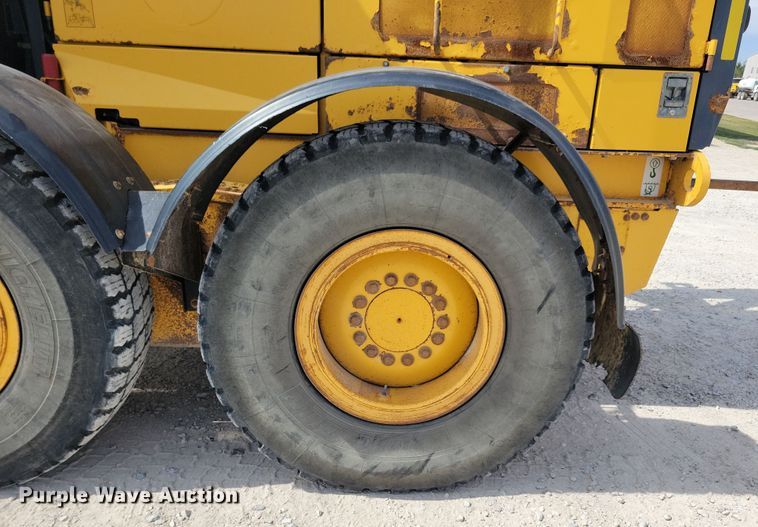 image for item DN3537 2013 John Deere 772G motor grader