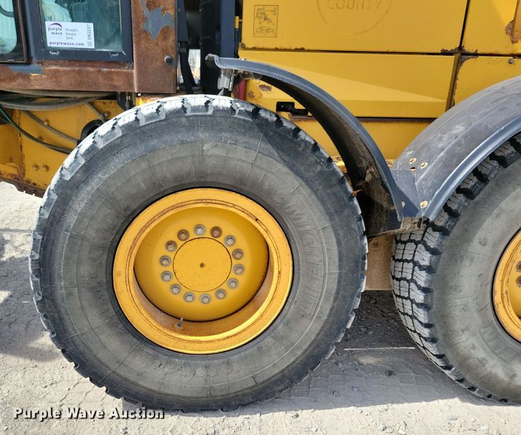 image for item DN3537 2013 John Deere 772G motor grader