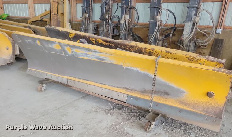 image for item DN3537 2013 John Deere 772G motor grader