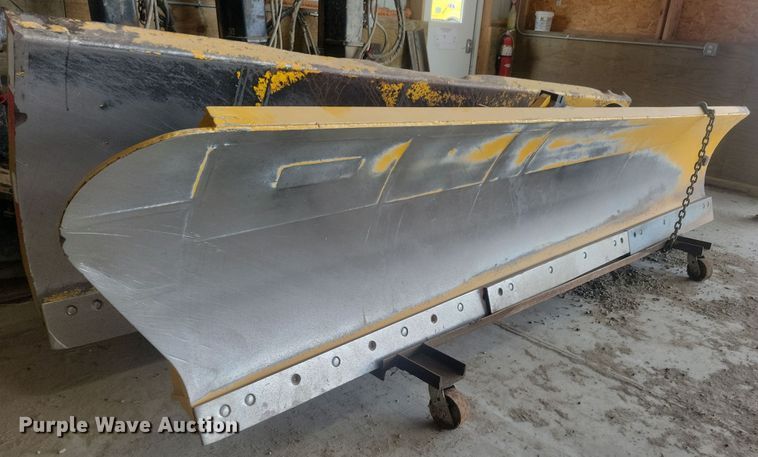 image for item DN3537 2013 John Deere 772G motor grader