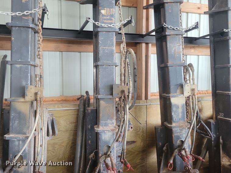 image for item DN3537 2013 John Deere 772G motor grader