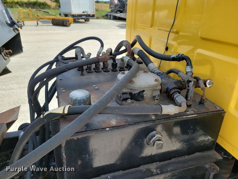 image for item DN3539 2008 Sterling LT9500 dump truck