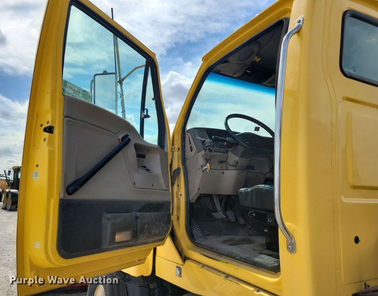 image for item DN3539 2008 Sterling LT9500 dump truck