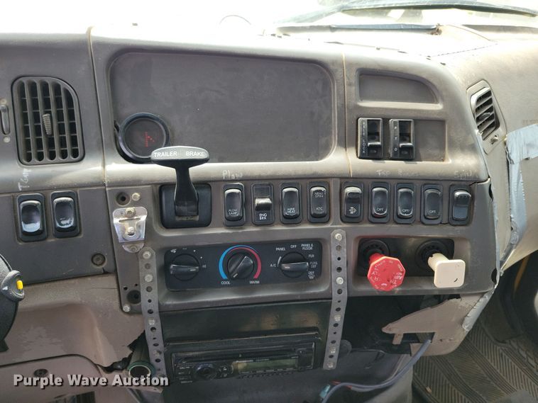 image for item DN3539 2008 Sterling LT9500 dump truck