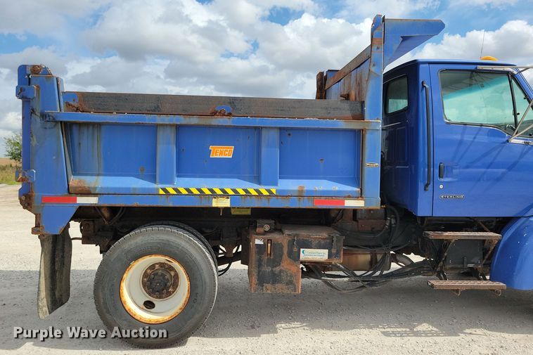 image for item DN3541 2001 Sterling L7500 dump truck