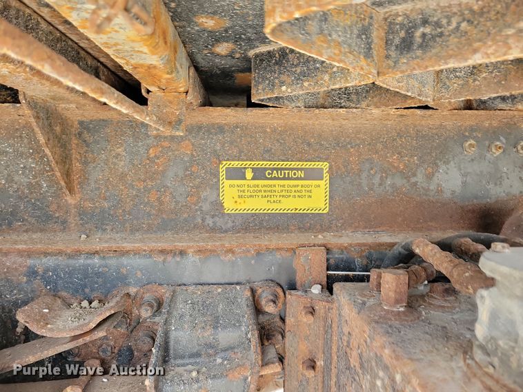 image for item DN3541 2001 Sterling L7500 dump truck