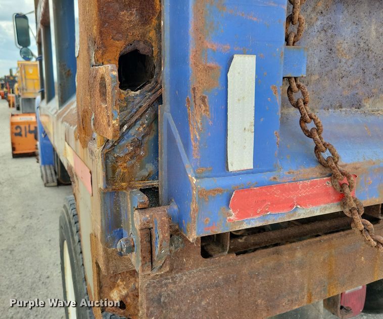 image for item DN3541 2001 Sterling L7500 dump truck