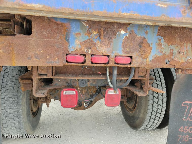 image for item DN3541 2001 Sterling L7500 dump truck