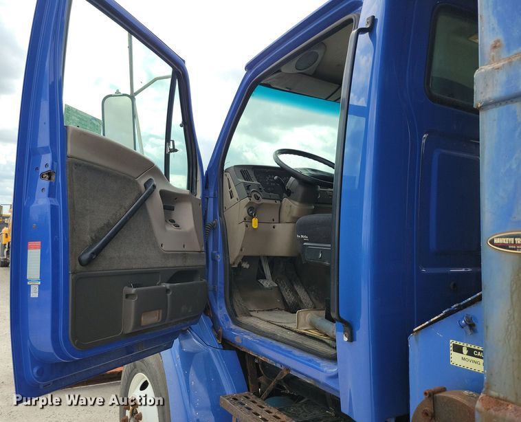 image for item DN3541 2001 Sterling L7500 dump truck