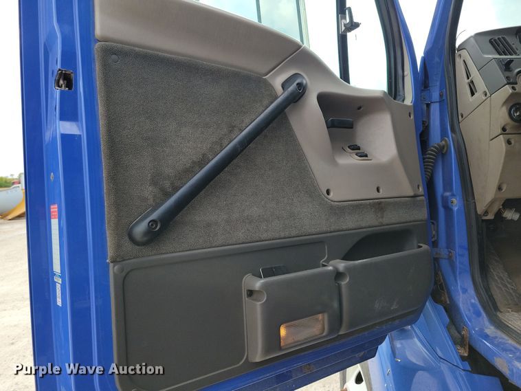 image for item DN3541 2001 Sterling L7500 dump truck