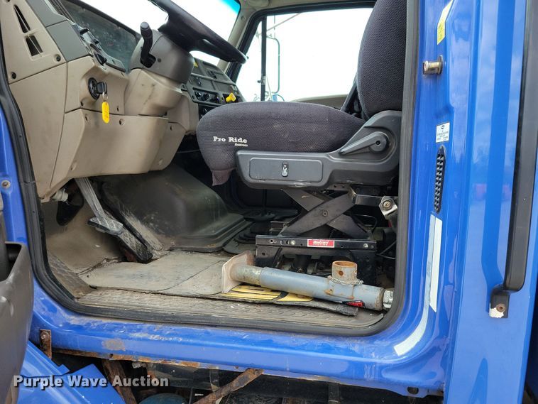 image for item DN3541 2001 Sterling L7500 dump truck