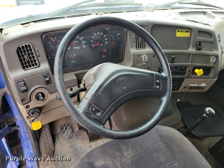 image for item DN3541 2001 Sterling L7500 dump truck