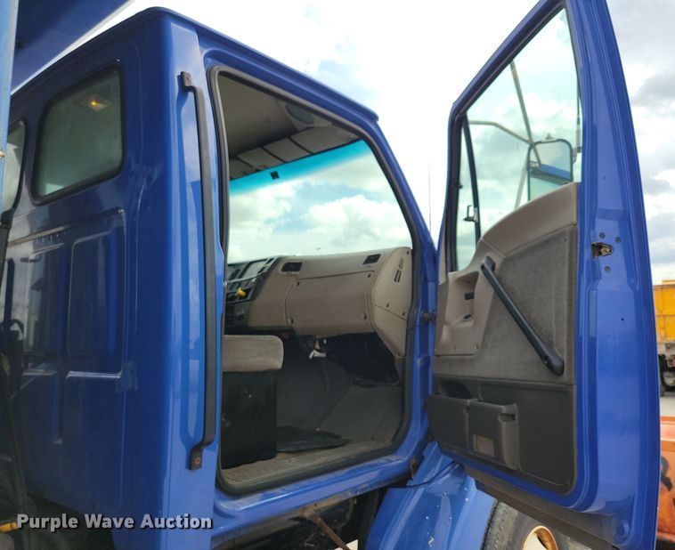 image for item DN3541 2001 Sterling L7500 dump truck