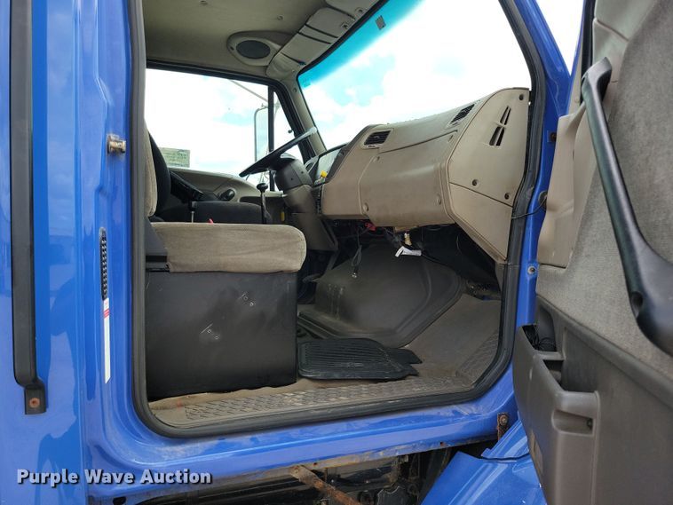 image for item DN3541 2001 Sterling L7500 dump truck