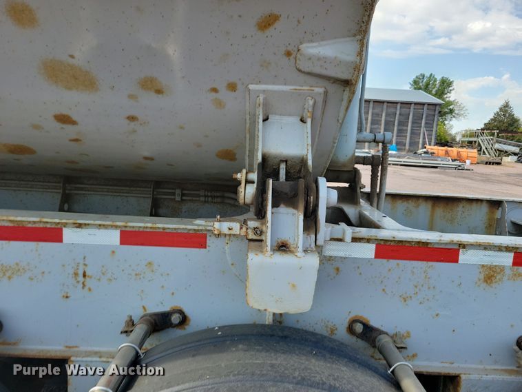 image for item DN3557 2004 Trail King TK60SSD-433 side dump trailer