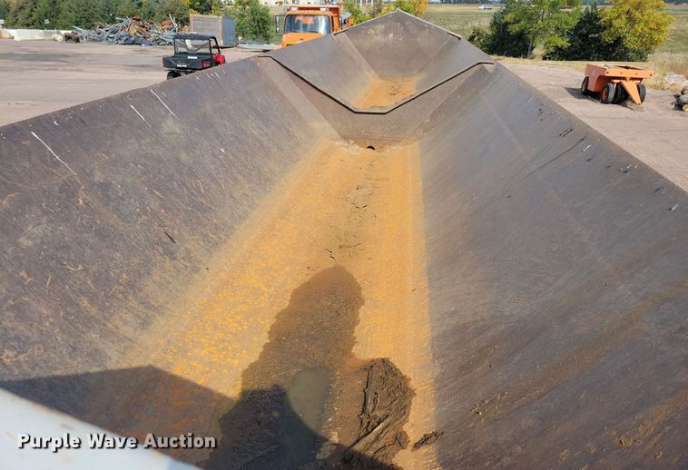 image for item DN3557 2004 Trail King TK60SSD-433 side dump trailer