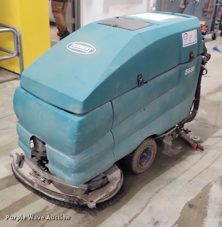 image for item DN3558 Tennant 5680 floor scrubber