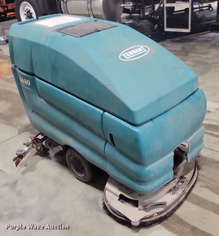 image for item DN3558 Tennant 5680 floor scrubber