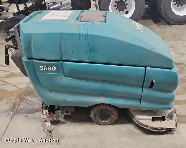 image for item DN3558 Tennant 5680 floor scrubber