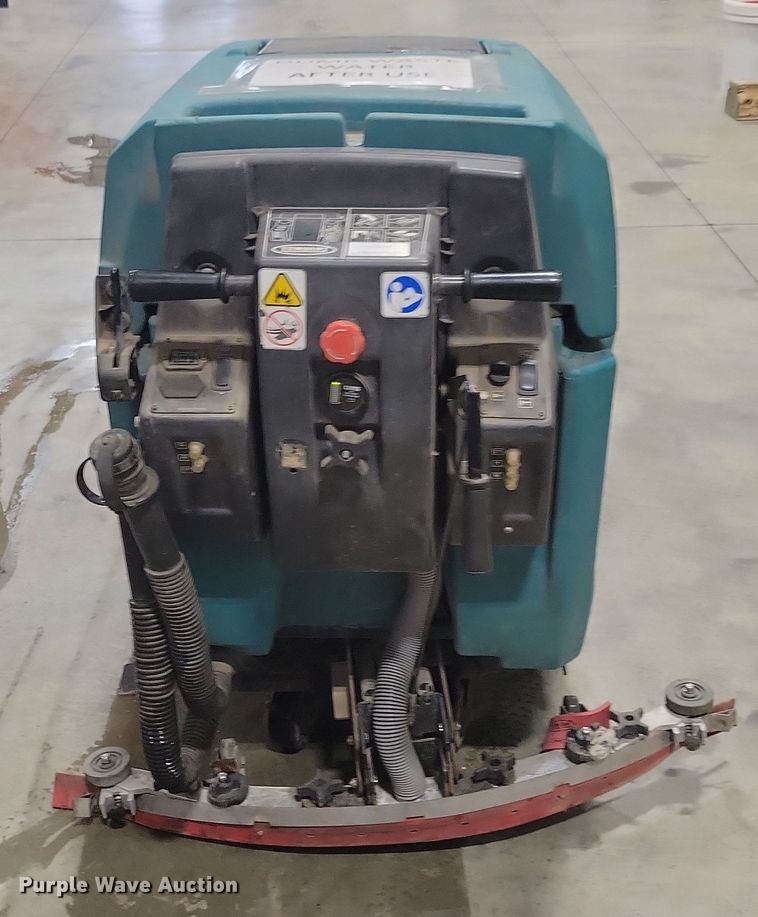 image for item DN3558 Tennant 5680 floor scrubber