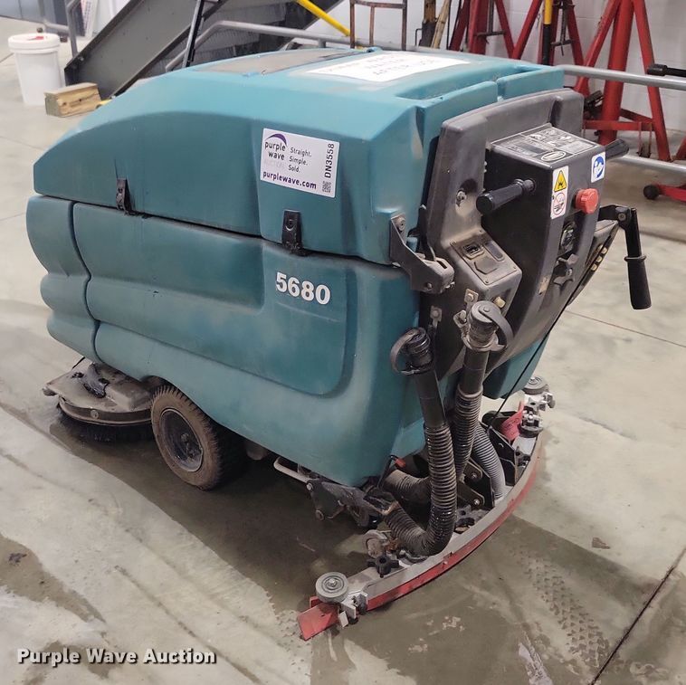 image for item DN3558 Tennant 5680 floor scrubber