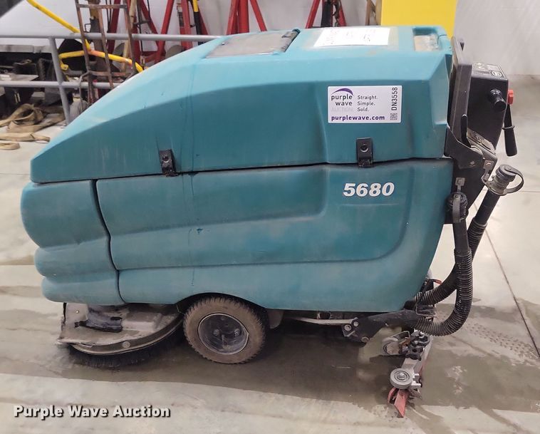image for item DN3558 Tennant 5680 floor scrubber