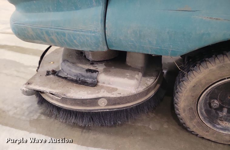 image for item DN3558 Tennant 5680 floor scrubber